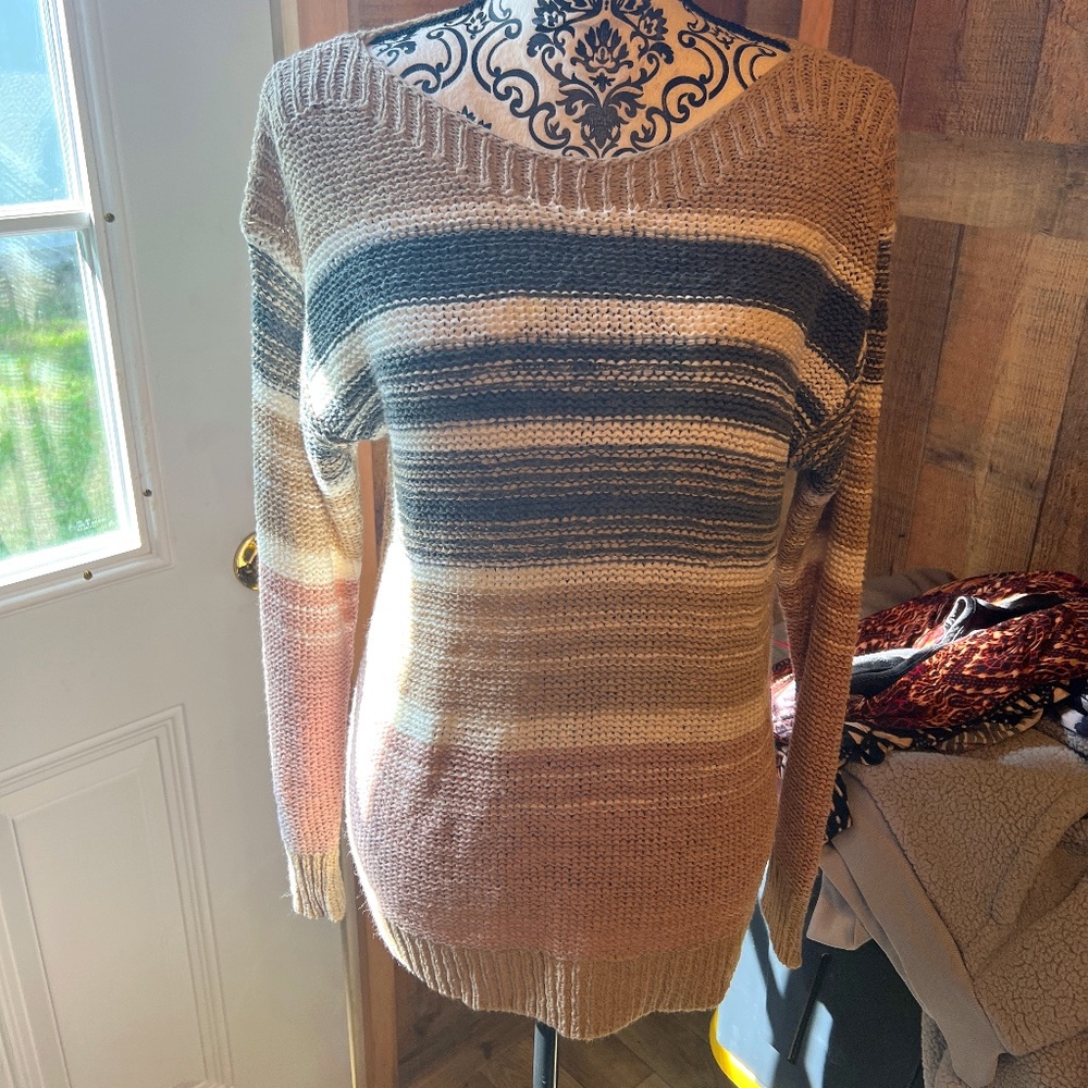 WOMEN'S SIZE MEDIUM LONG SLEEVE SWEATER TAN GRAY AND CREAM COLORS